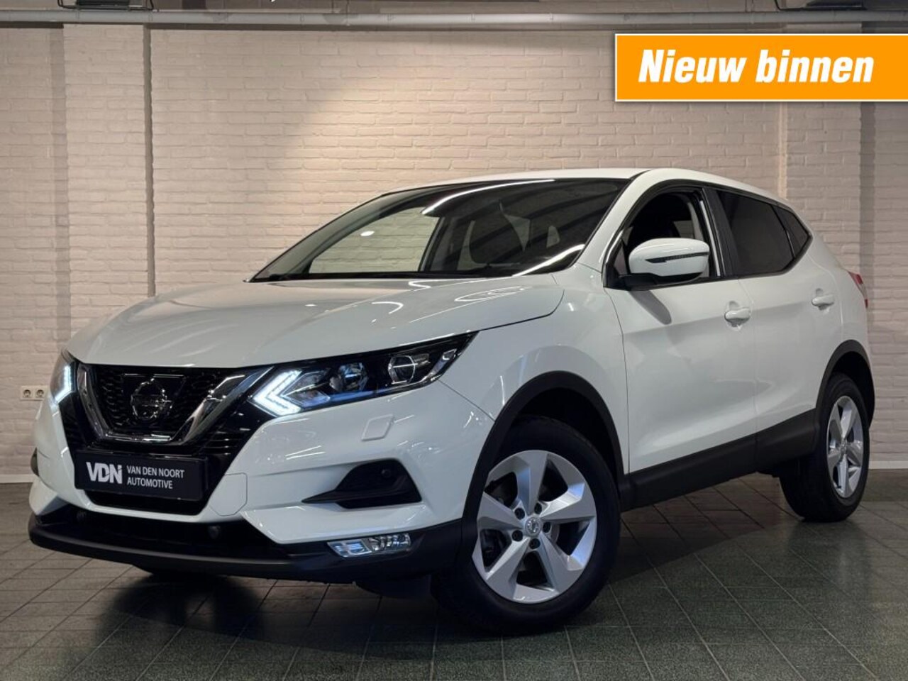 Nissan Qashqai - 1.2 Acenta 116pk Camera LED Stoelverwarming Clima 17'' - AutoWereld.nl