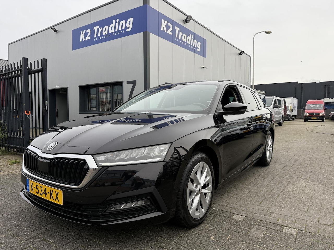 Skoda Octavia Combi - 1.0 e-TSI Business Edition Automaat Carplay Virtual Cockpit - AutoWereld.nl