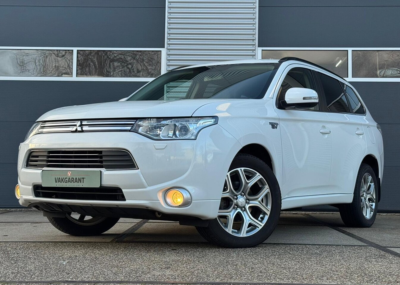 Mitsubishi Outlander - 2.0 PHEV Executive Edition |Trekhaak |Camera |Stoelverw. |Cruise Control - AutoWereld.nl