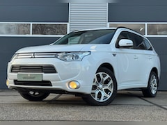 Mitsubishi Outlander - 2.0 PHEV Executive Edition |Trekhaak |Camera |Stoelverw. |Cruise Control
