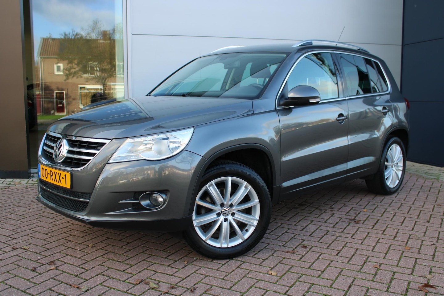 Volkswagen Tiguan - 1.4 TSI 150pk Sport&Style Airco Camera Carplay Trekhaak Perfect onderhouden - AutoWereld.nl