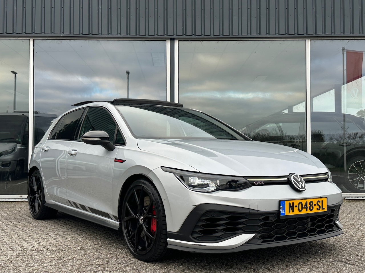Volkswagen Golf - 2.0 TSI GTI Clubsport Black Edition Panorama Alcantara Led Xenon - AutoWereld.nl