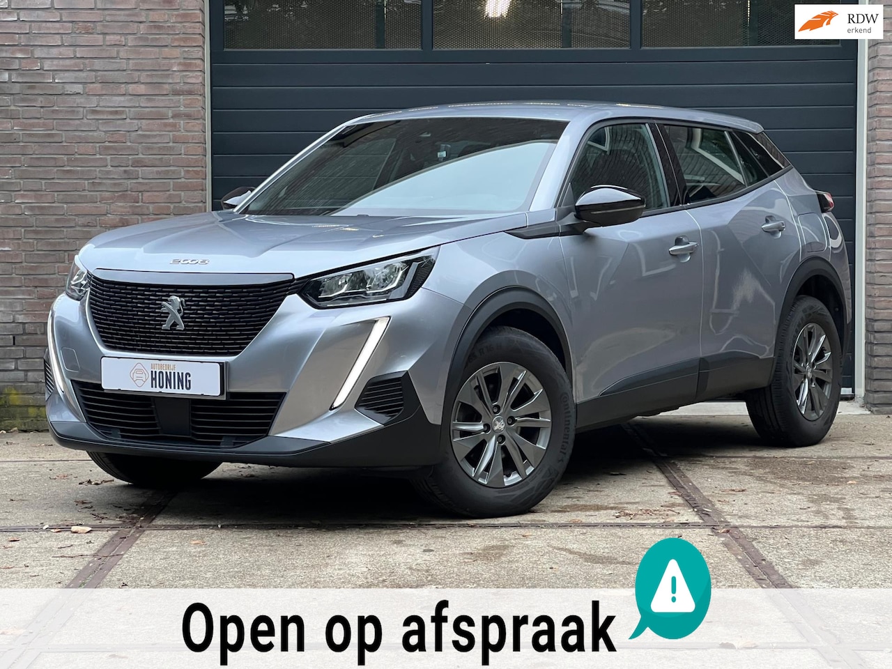 Peugeot 2008 - Peugeot 2008 Active 130pk | Carplay/AndroidAuto | Parkeercamera | Stoelverwarming - AutoWereld.nl