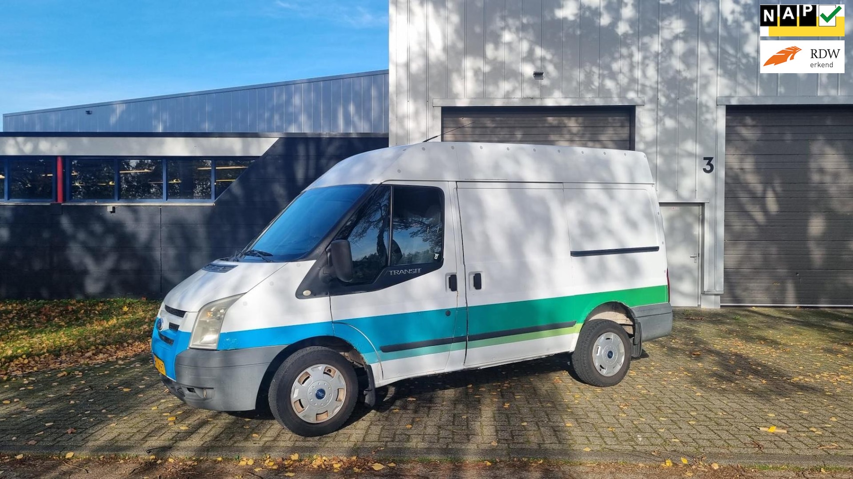 Ford Transit - 260S 2.2 TDCI TREND AIRCO 115PK RIJDT EN SCHAKELT GOED - AutoWereld.nl