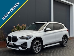 BMW X1 - sDrive18i High Exec M22 PANO NAVI CAMERA PDC LEDER LED