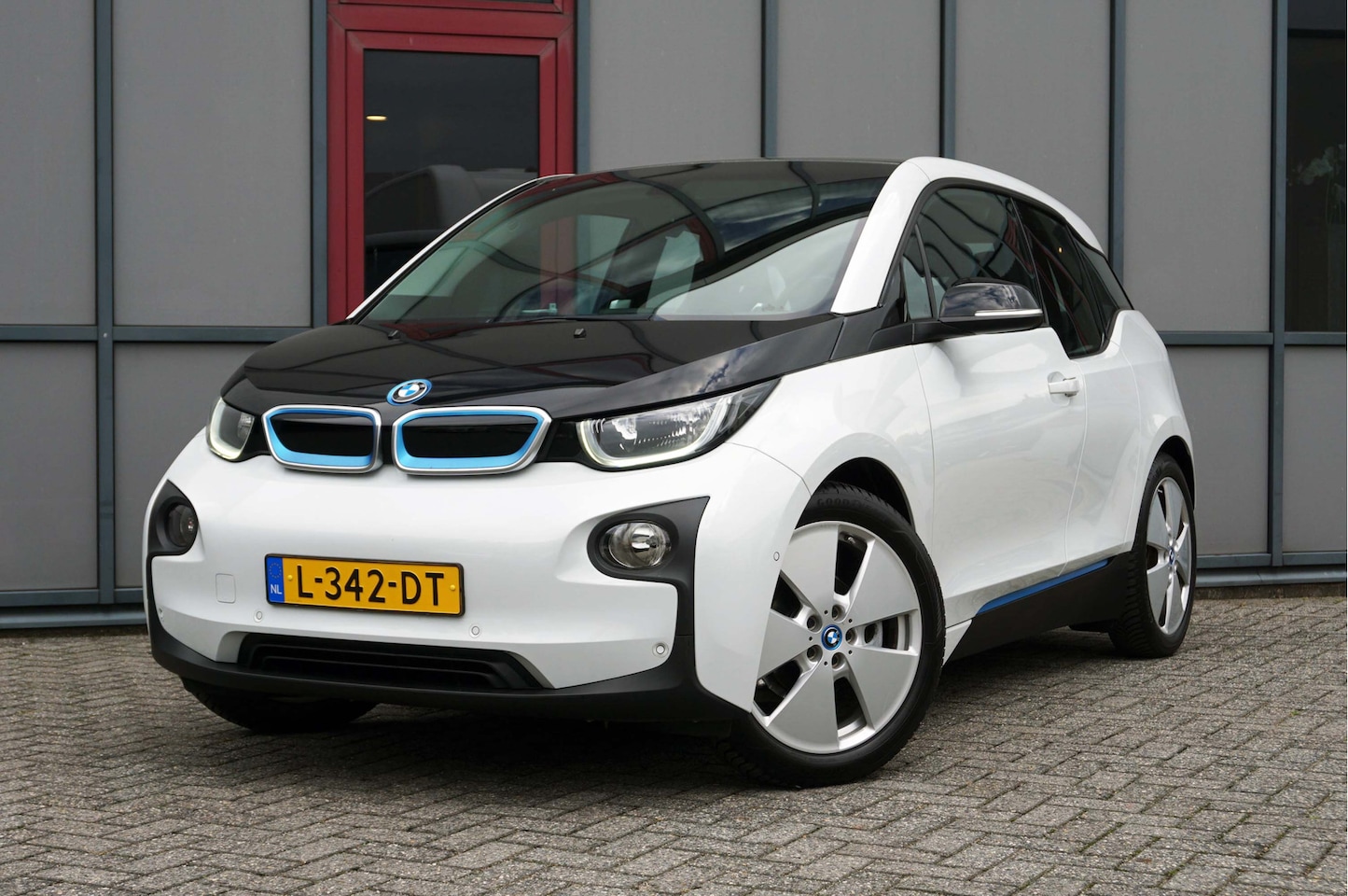 BMW i3 - 22kWh SOH 85% CCS Navi PDC Camera - AutoWereld.nl