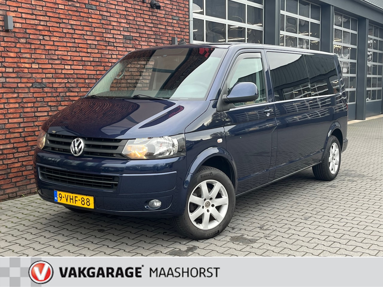 Volkswagen Transporter - 2.0 TDI L2H3 YoungTimer Marge Automaat/AchteruitrijCamera/Clima/Airco/Cruise/Trekhaak - AutoWereld.nl