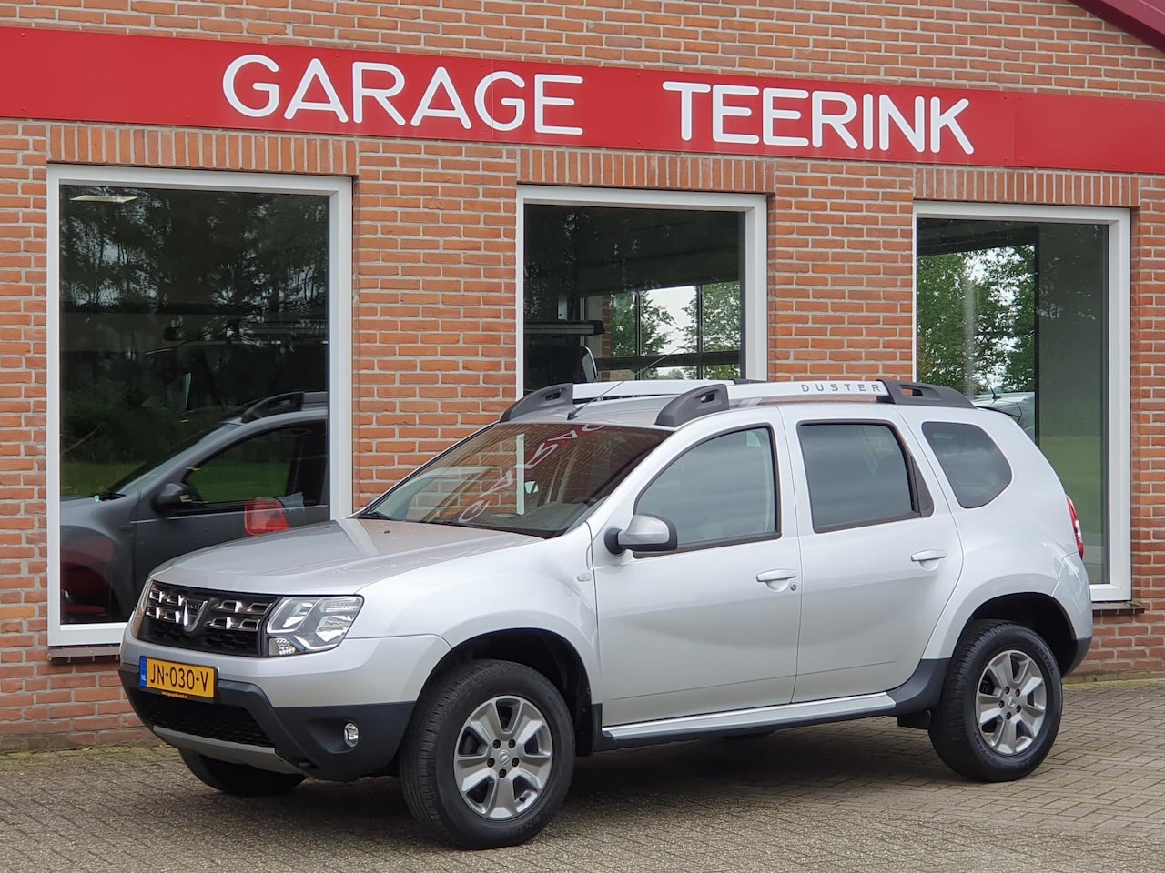 Dacia Duster - 1.2 TCe 4x2 Lauréate 125PK 5drs airco, cruise, elektr.ramen, lmv RIJKLAAR - AutoWereld.nl