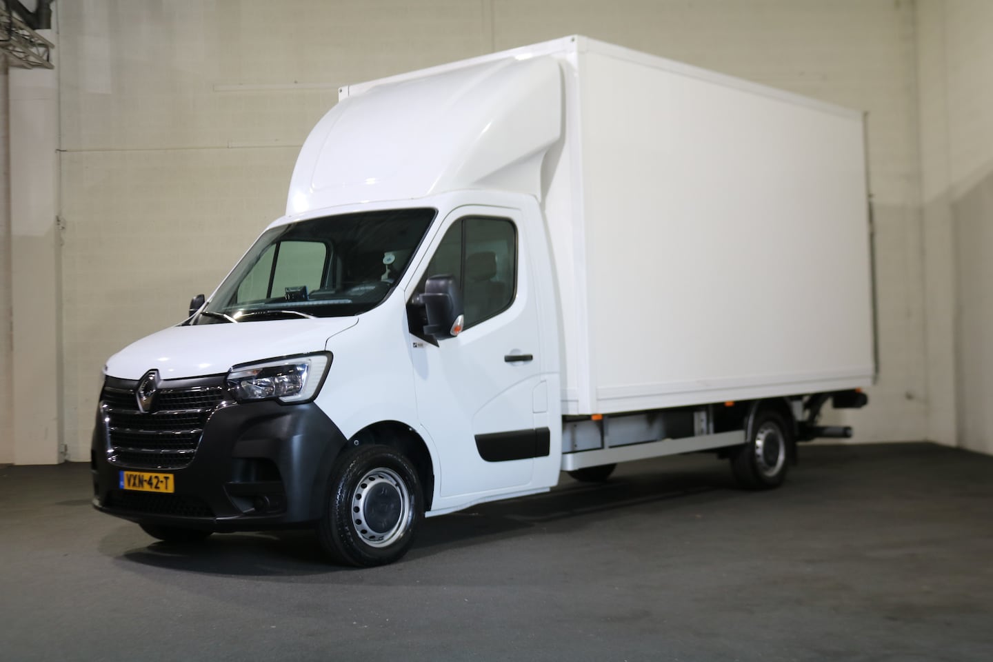 Renault Master - 2.3 dCi 165pk Bakwagen met Laadklep - AutoWereld.nl