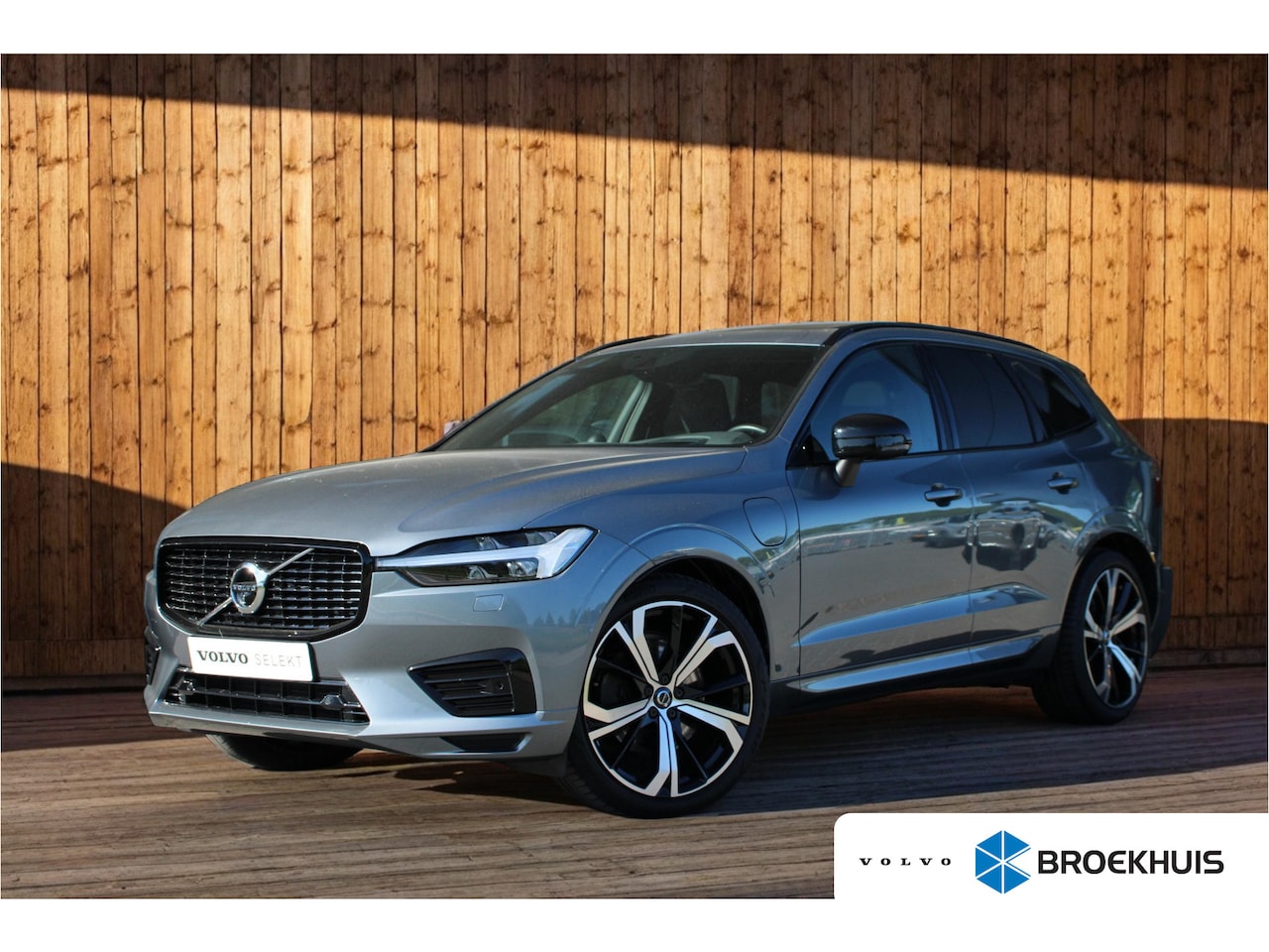 Volvo XC60 - T6 AWD R-Design Luchtvering | Bowers & Wilkins | Head-up display | Adaptive Cruise | 360° - AutoWereld.nl