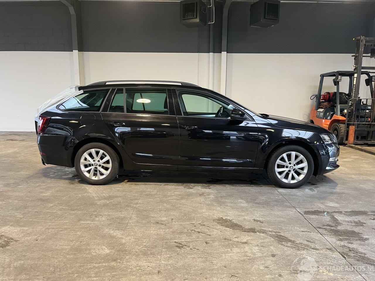 Skoda Octavia - 1.0 TSI Greentech Sport Business 1.0 TSI Greentech Sport Business