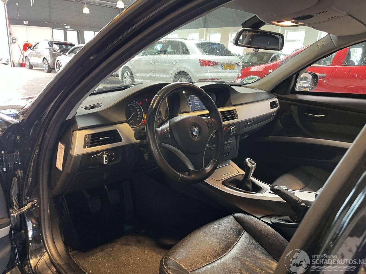 BMW 3-serie Touring - 320i Luxury Line NL NAP!