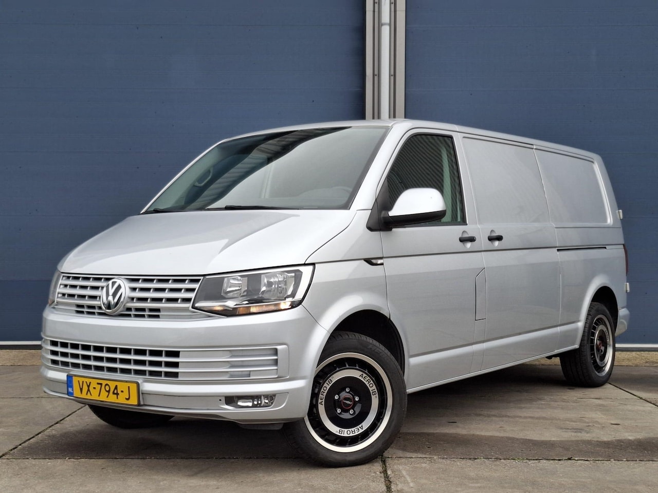 Volkswagen Transporter - 2.0 TDI L2H1 Highline DUBBELE SCHUIFDEUR / AIRCO / CRUISE CONTROLE / TREKHAAK - AutoWereld.nl