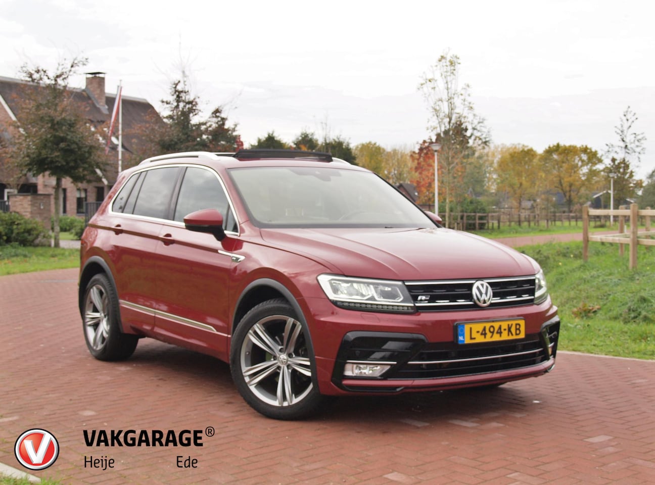Volkswagen Tiguan - 1.4 TSI ACT Comfortline Business R | Panoramadak | Trekhaak | Cruise Control | Stoelverwar - AutoWereld.nl