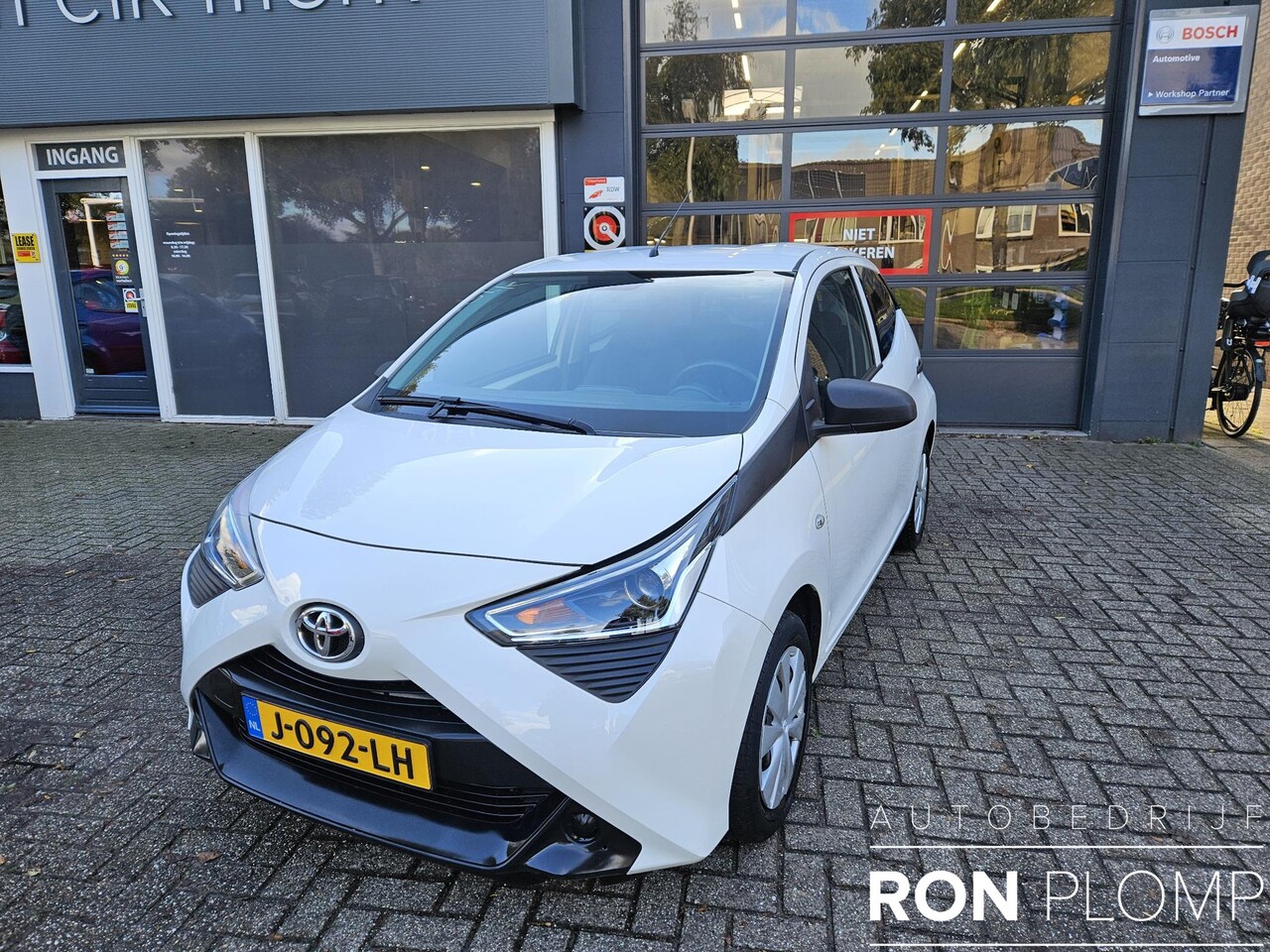 Toyota Aygo - 1.0 VVT-i x-fun / Airco/ Bluetooth/ Led/ Elektrische ramen - AutoWereld.nl