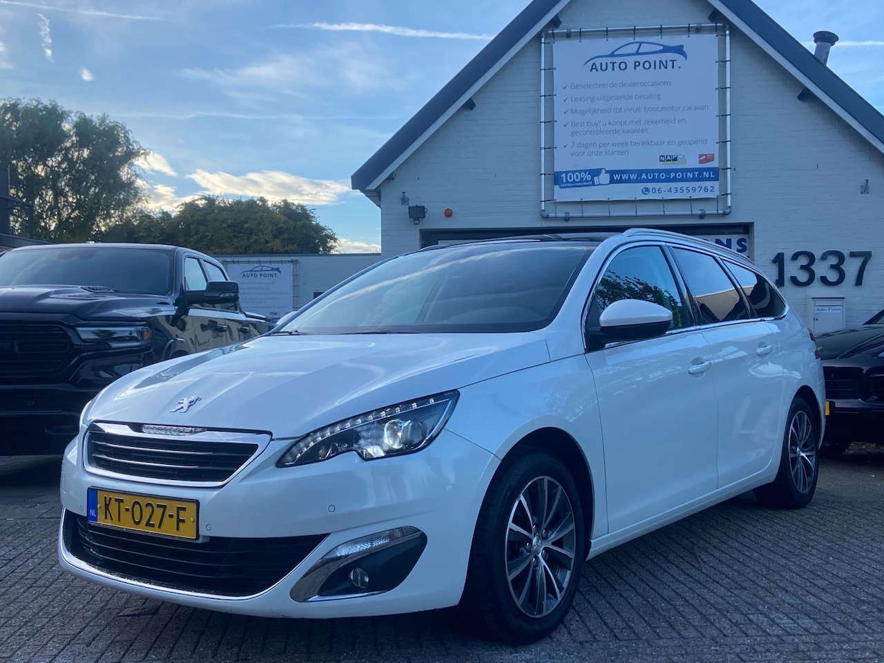 Peugeot 308 SW - 1.2 AUTOMAAT/CRUISE/PANO/NAVI/PDC - AutoWereld.nl