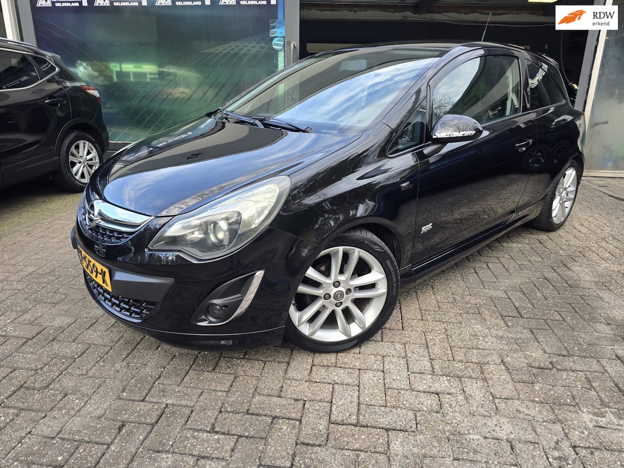 Opel Corsa - 1.4-16V Cosmo | 12MND GARANTIE | NW APK | LEDER| NAVI | OPC LINE | - AutoWereld.nl