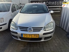 Volkswagen Golf - 1.6 FSI Trendline