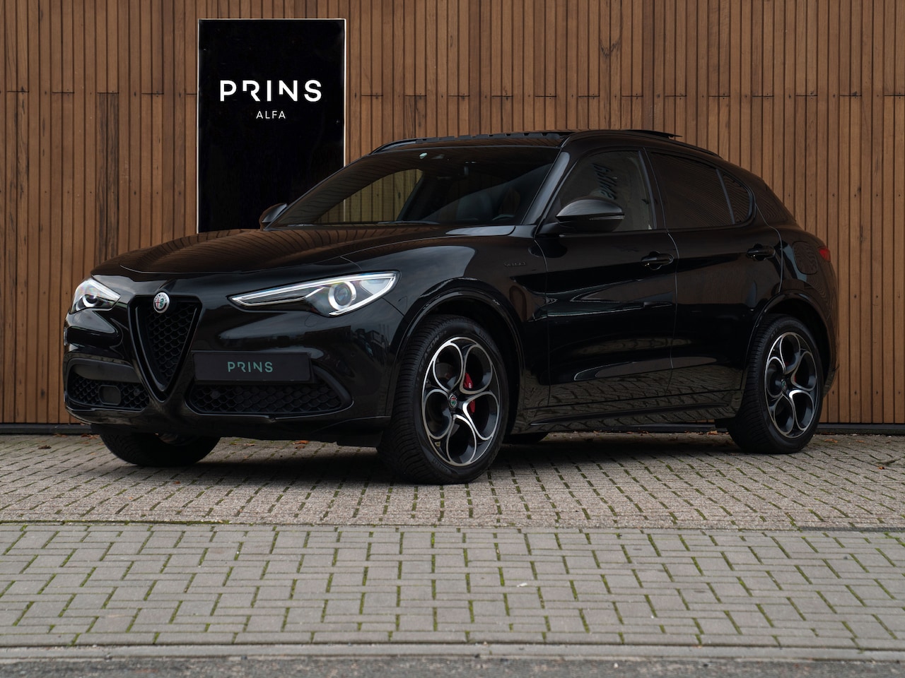 Alfa Romeo Stelvio - 2.0T 280pk AWD Veloce | Pano-dak | Adapt. cruise | Performance Pack | CarPlay - AutoWereld.nl