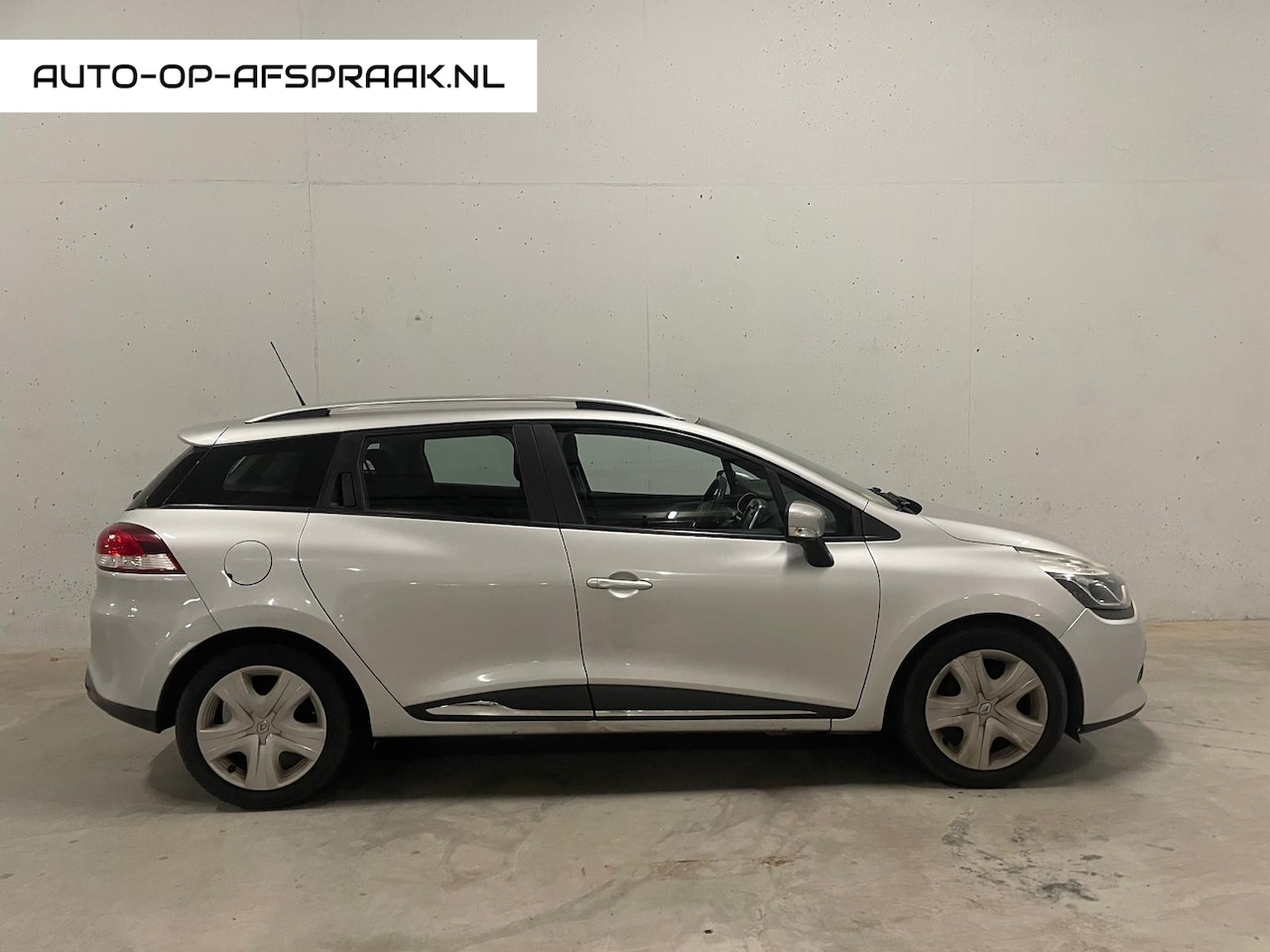 Renault Clio Estate - 1.5 dCi ECO Night&Day Navi Airco PDC Cruise Control - AutoWereld.nl