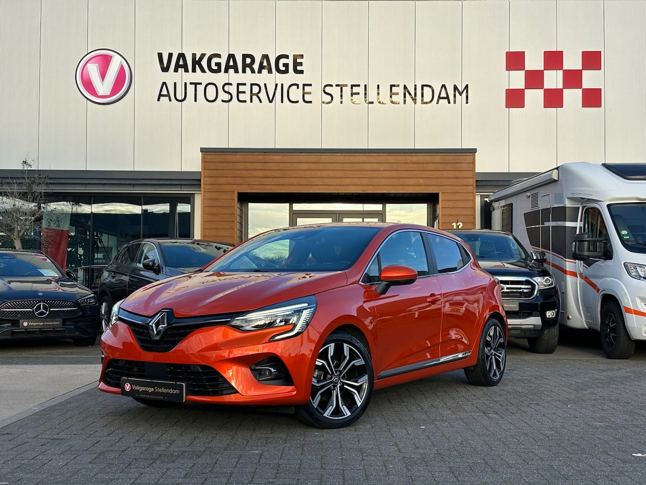 Renault Clio - 1.0 TCe Intens|110pk|Full LED|Camera|Trekhaak|Bose|Carplay|17” Lichtmetaal|Cruise Control - AutoWereld.nl