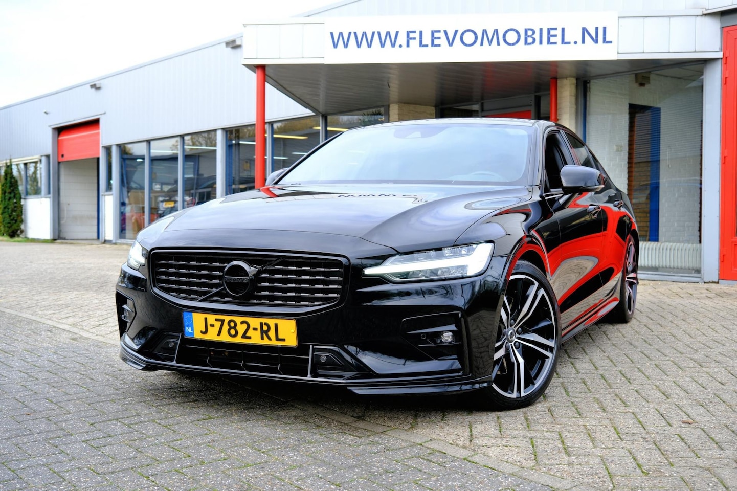 Volvo S60 - 2.0 B5 R-Design Aut. Adapt-Cruise|1e Eig |Navi|Cam|BLIS|LMV|Sportstoelen - AutoWereld.nl
