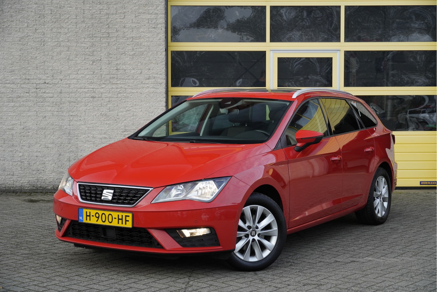 SEAT Leon ST - 1.5 TSI 150PK! Automaat Style Ultimate Edition BJ2020 Lmv 16" | Led | Pdc | Navi | Beats A - AutoWereld.nl