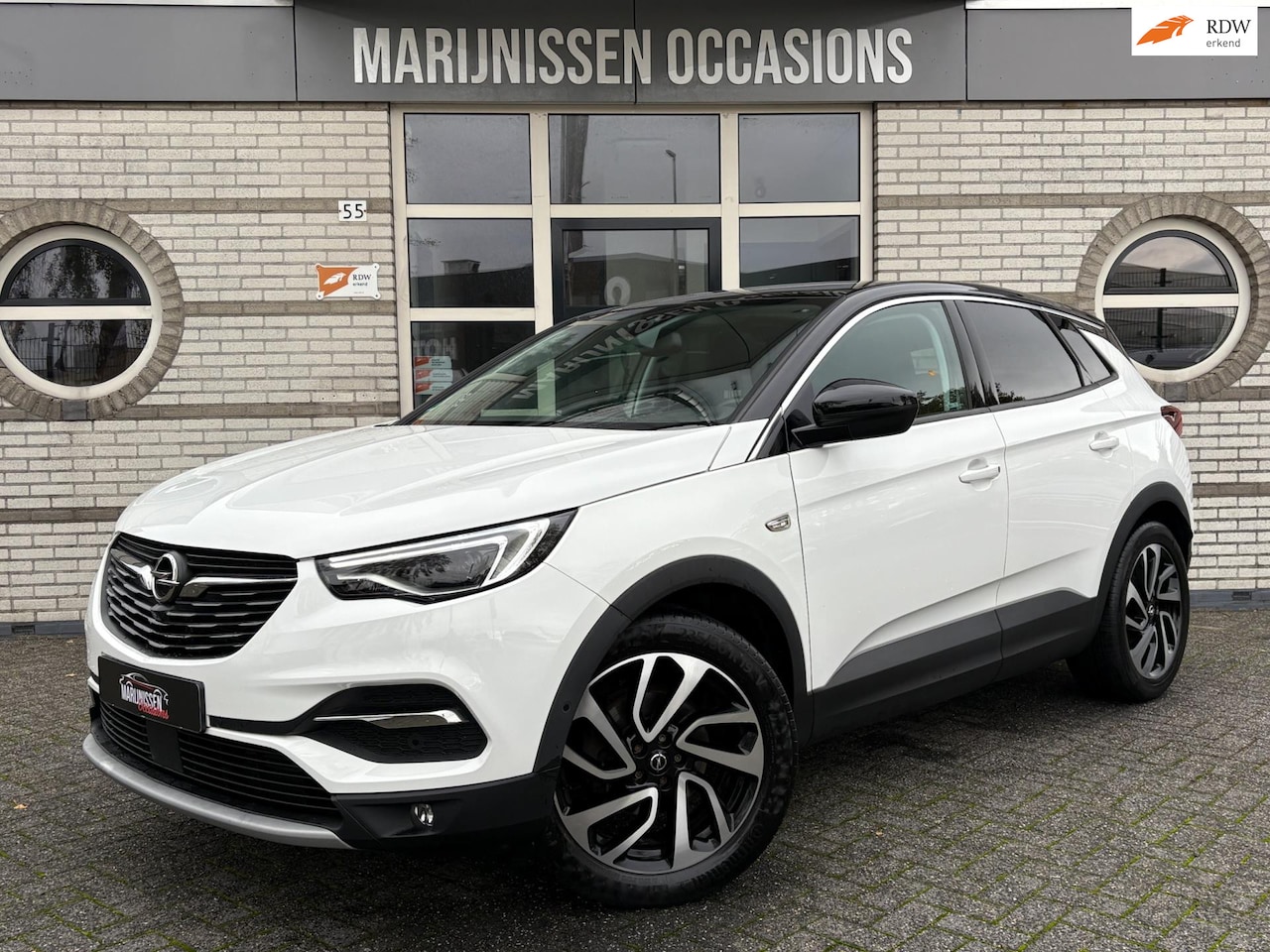 Opel Grandland X - 1.2 Turbo Innovation |Pano,Navi,Cam,PDC| - AutoWereld.nl