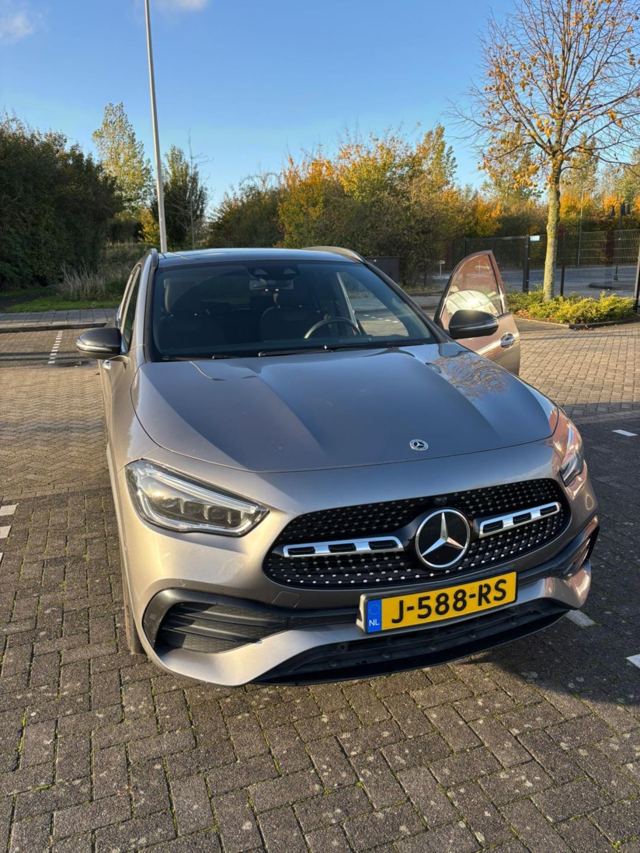 Mercedes-Benz GLA-Klasse - 200 Business AMG l Pano l Sfeer - AutoWereld.nl