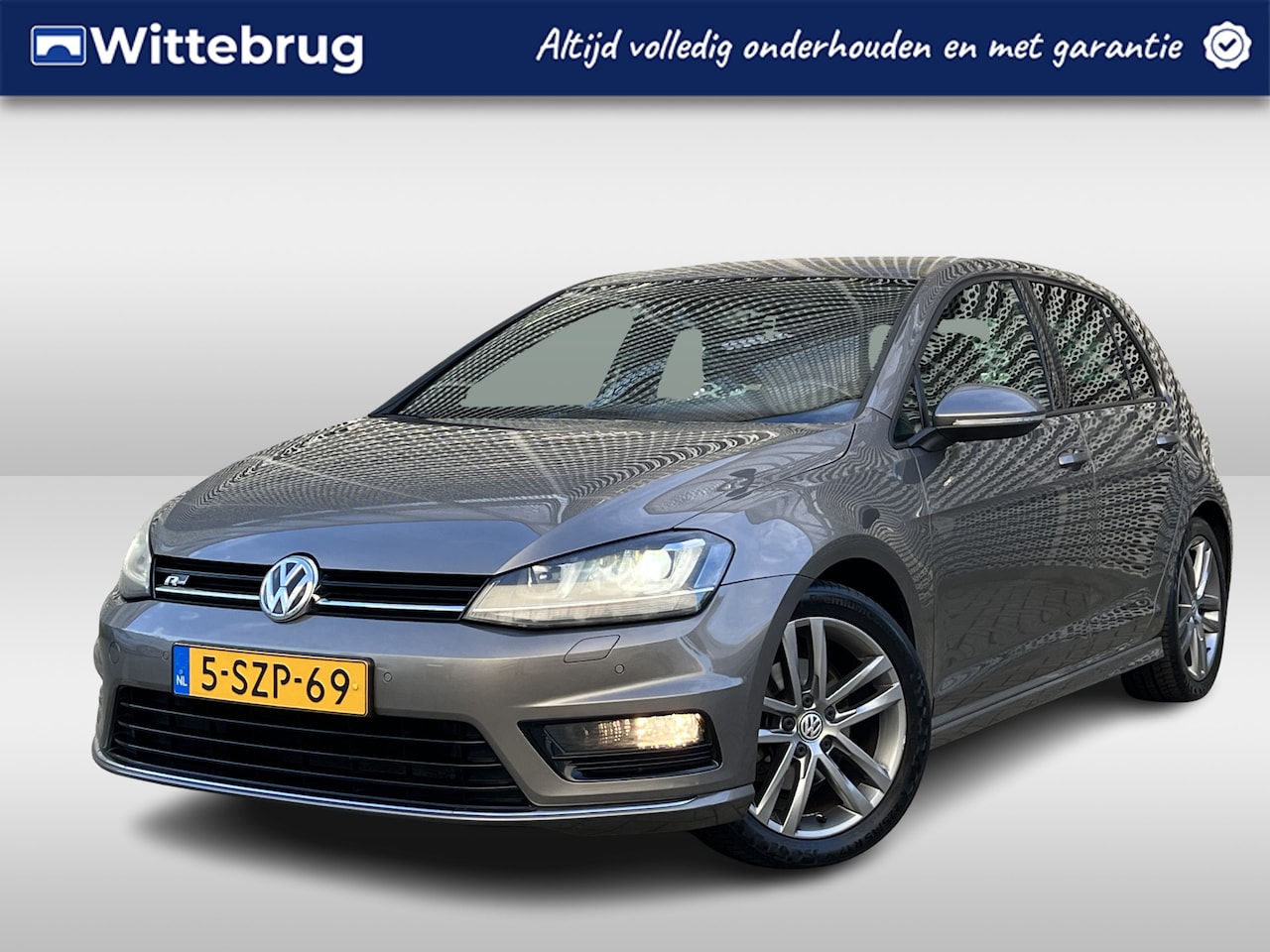 Volkswagen Golf - 1.4 TSI Highline / Navigatie / R-line / Parkeersenoren V+A / Lichtmetaal 17 inch / P4 - AutoWereld.nl
