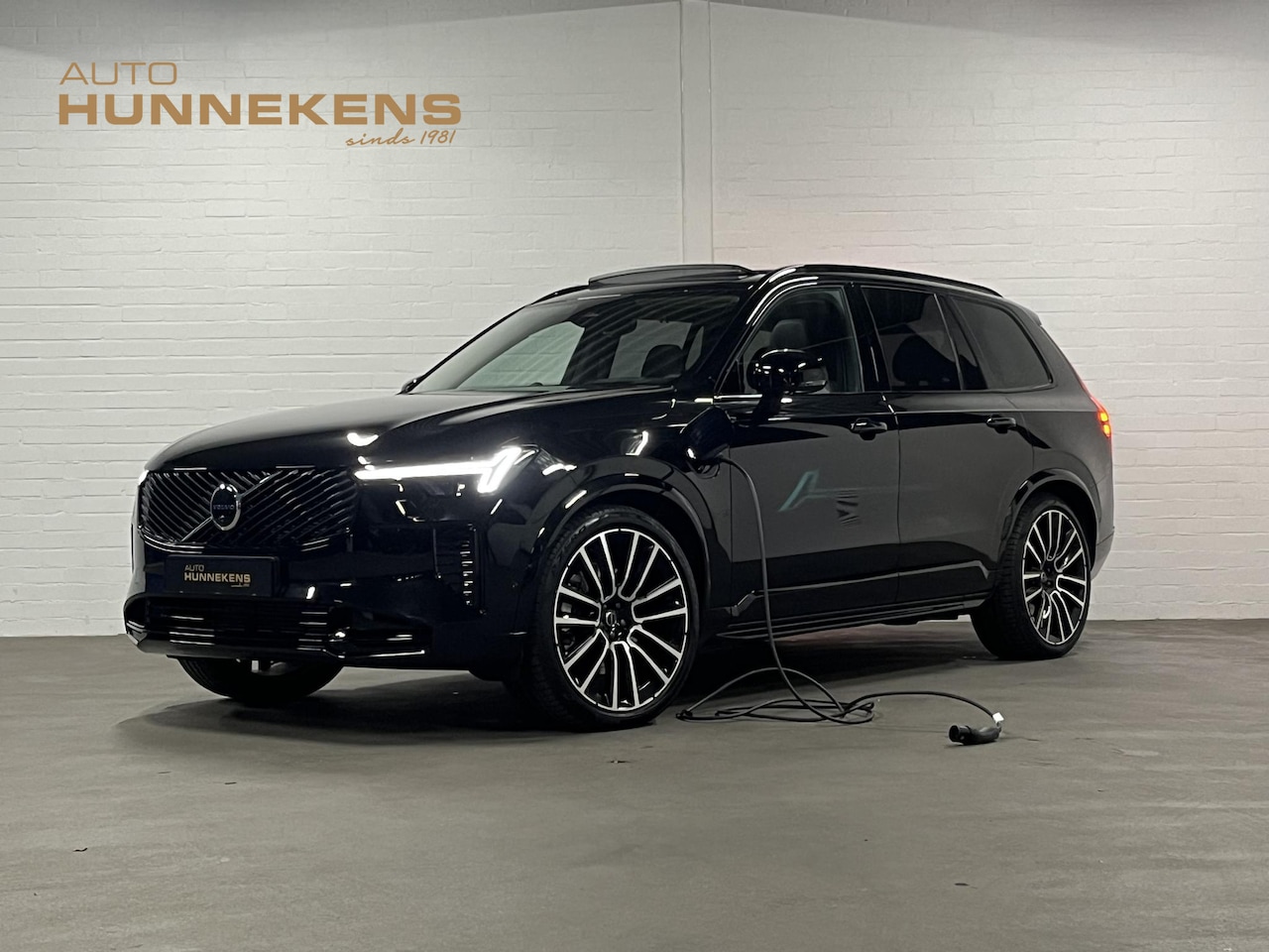 Volvo XC90 - 2.0 T8 4WD Ultra Dark | Luchtvering | Bowers & Wil Bowers & Wilkins | Massage | Open Dak | - AutoWereld.nl