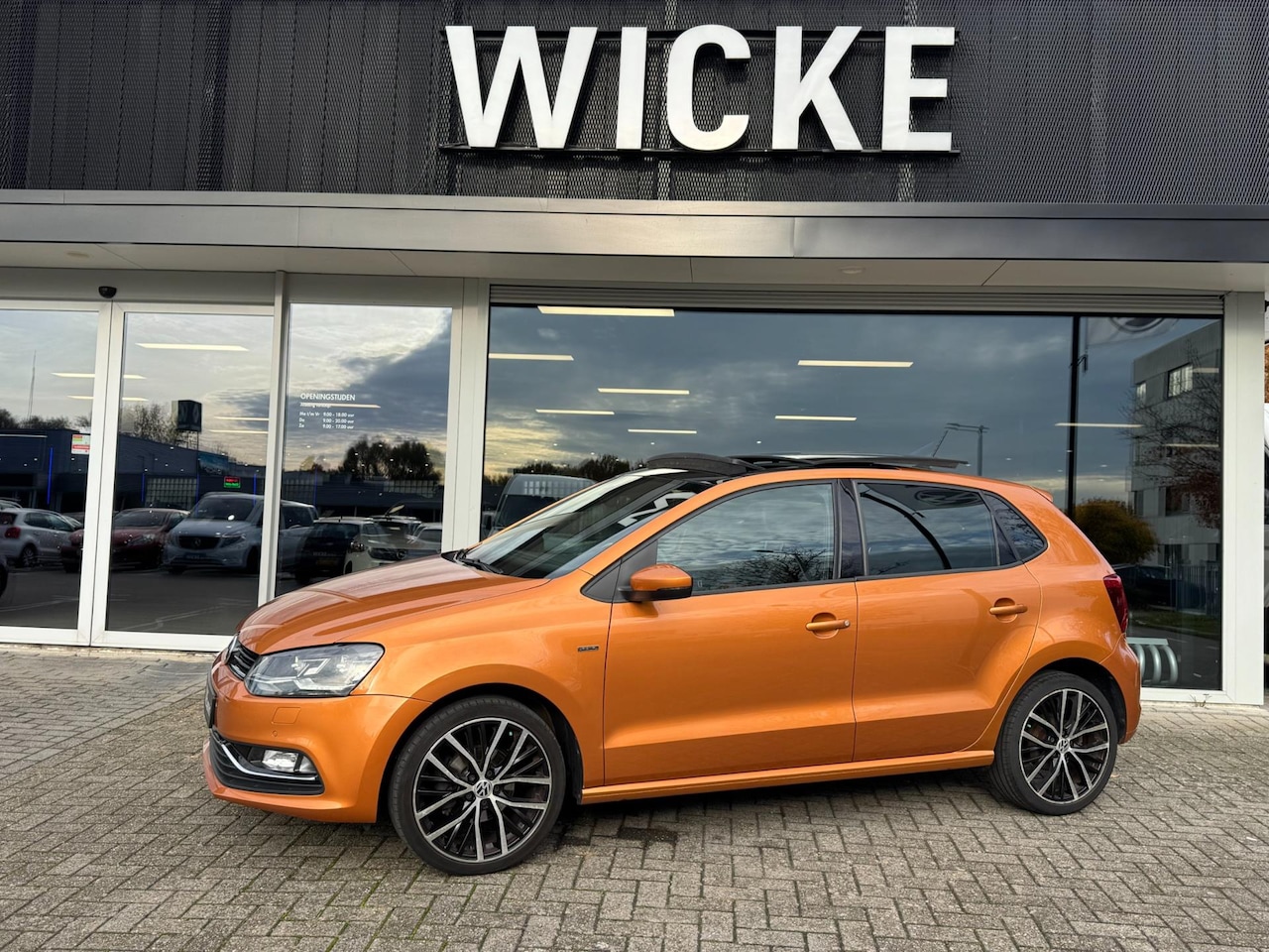 Volkswagen Polo - 1.2 TSI Highline Orginal 40 Jahre Pano led Navi Camera - AutoWereld.nl