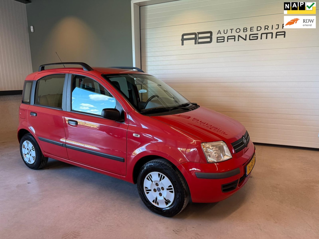 Fiat Panda - 1.2i 5-DEURS CLASS/STUURBEKRACHTING + CITY-FUNCTIE/AIRCONDITIONING/nweAPK+O.H.BEURT/ZEER Z - AutoWereld.nl