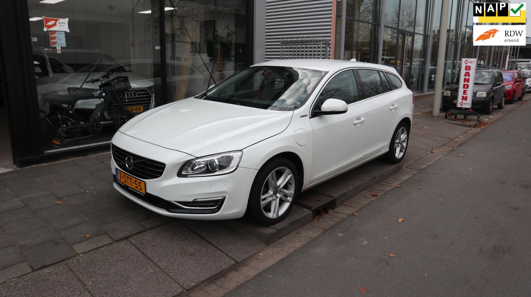 Volvo V60 - 2.4 D6 AWD Plug-In Hybrid Summum 2.4 D6 AWD Plug-In Hybrid Summum - AutoWereld.nl