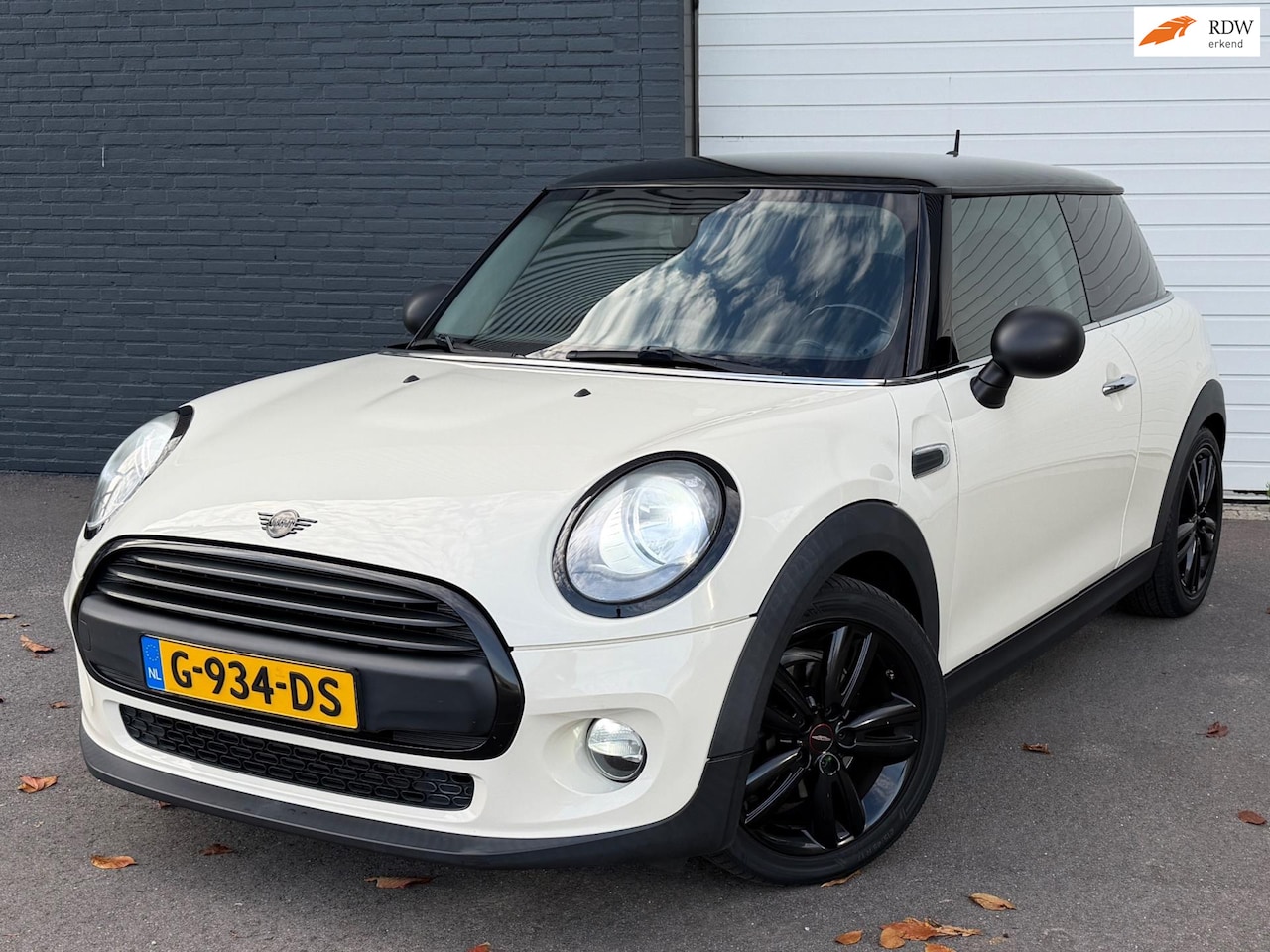 MINI John Cooper Works - Mini 1.2 One Salt Business JCW/NAVI/CRUISE/STOELVERWARM/ENGELSEVLAG - AutoWereld.nl