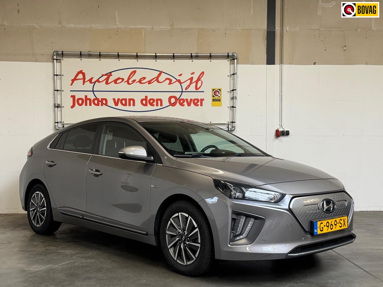 Hyundai IONIQ - Premium EV 38 kWh|Camera|Stoelverwarming V+A|PDC|Dodehoekdetectie| - AutoWereld.nl