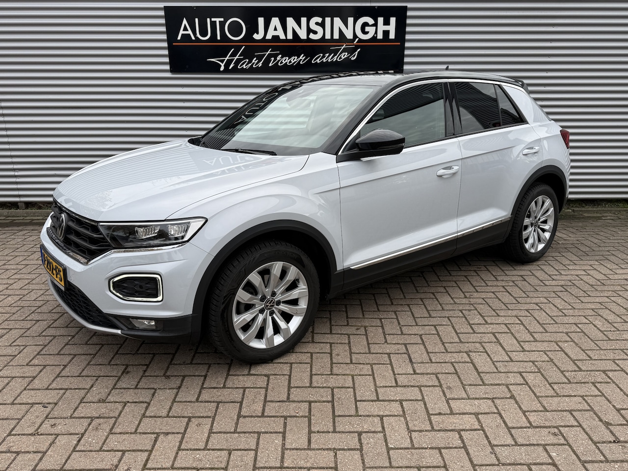 Volkswagen T-Roc - 1.5 TSI Sport Automaat!! | Stoel/Stuurverwarming | Navi | Camera | PDC V+A | ACC | Led Kop - AutoWereld.nl