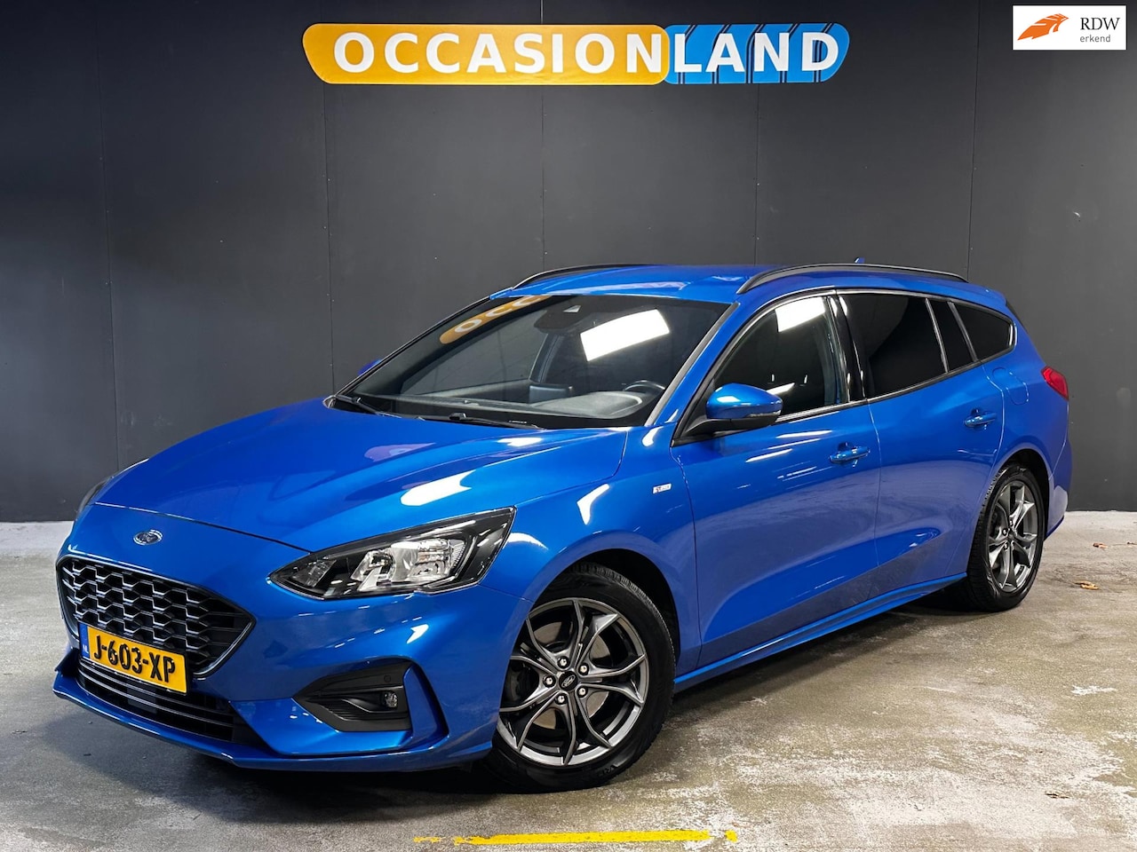 Ford Focus Wagon - 1.0 EcoBoost Titanium Business|KEYLESS|TREKHAAK|CRUISE|STOELV|STUURV|CARPLAY|CAMERA|17INCH - AutoWereld.nl