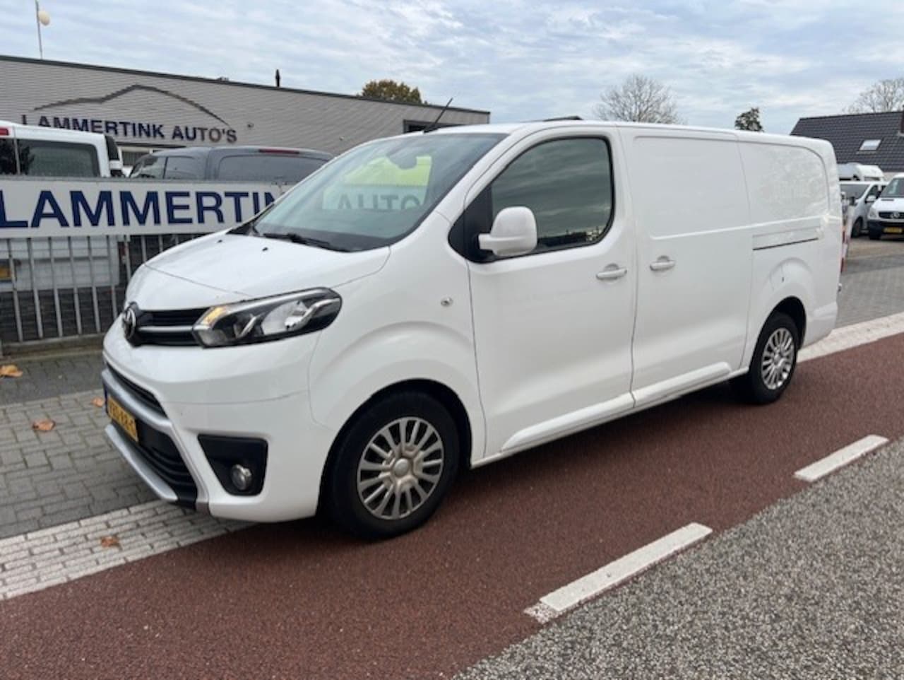 Toyota PROACE Long Worker - 2.0 D-4D 90KW AIRCO KLIMA NAVI EURO6 - AutoWereld.nl