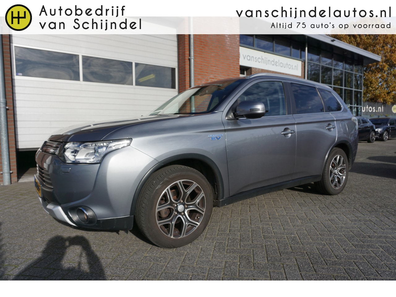 Mitsubishi Outlander - 2.0 PHEV LIMITED EDITION X-LINE ORIGINEEL NEDERLANDS SCHUIF/KANTELDAK TREKHAAK CAMERA LEDE - AutoWereld.nl