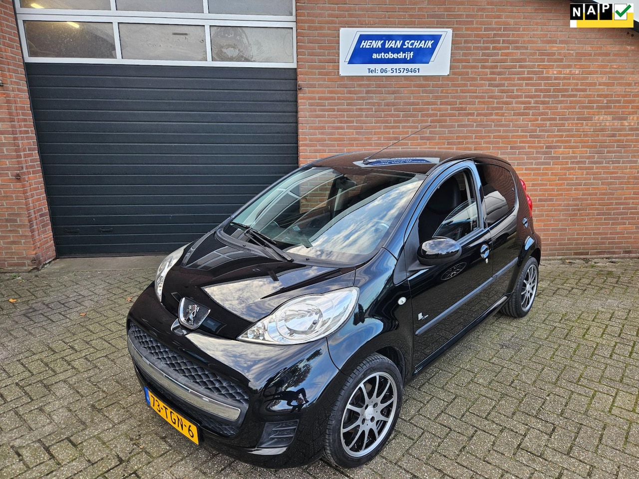 Peugeot 107 - 1.0-12V BLACK & SILVER / 2012 - AutoWereld.nl