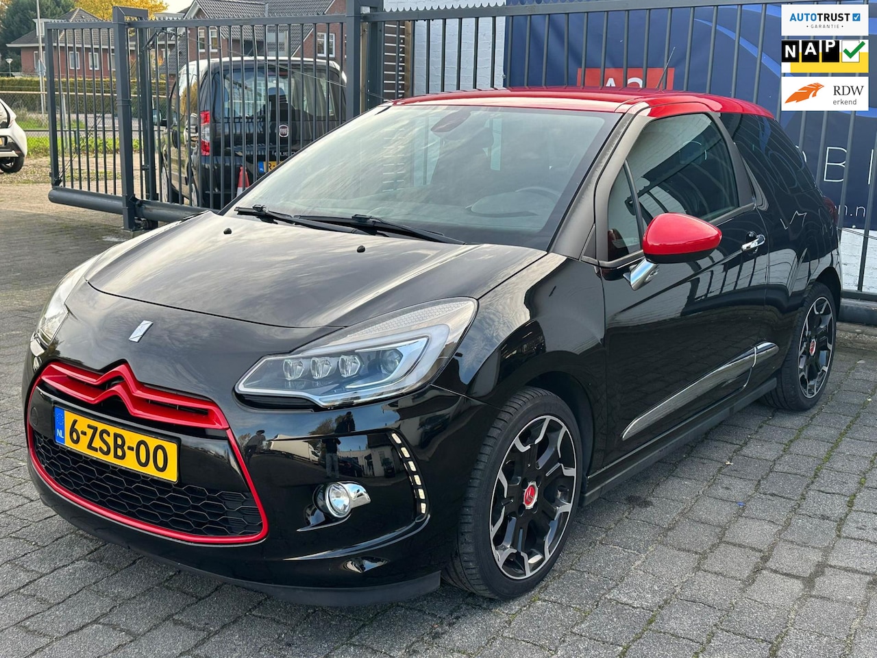 Citroën DS3 - 1.2 PureTech So Red / AIRCO / CRUISE CONTROL / NAVIGATIE / NAP!! - AutoWereld.nl
