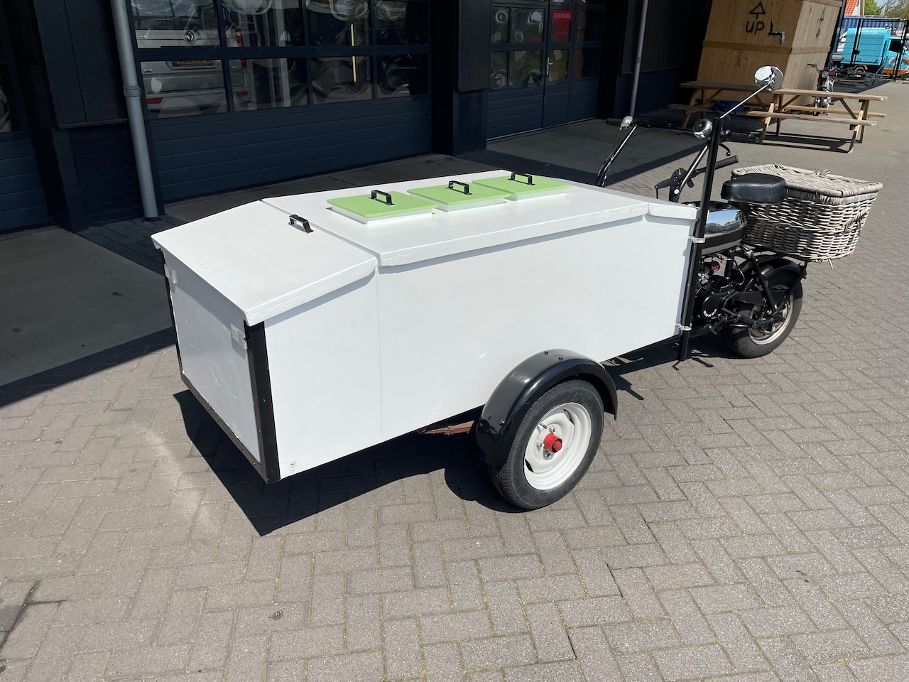 Piaggio Ape - Huisman IJSBROMMER