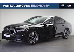 BMW 5-serie - 530e M Sport Automaat / Trekhaak / Stoelventilatie / Achteruitrijcamera / Comfort Access /