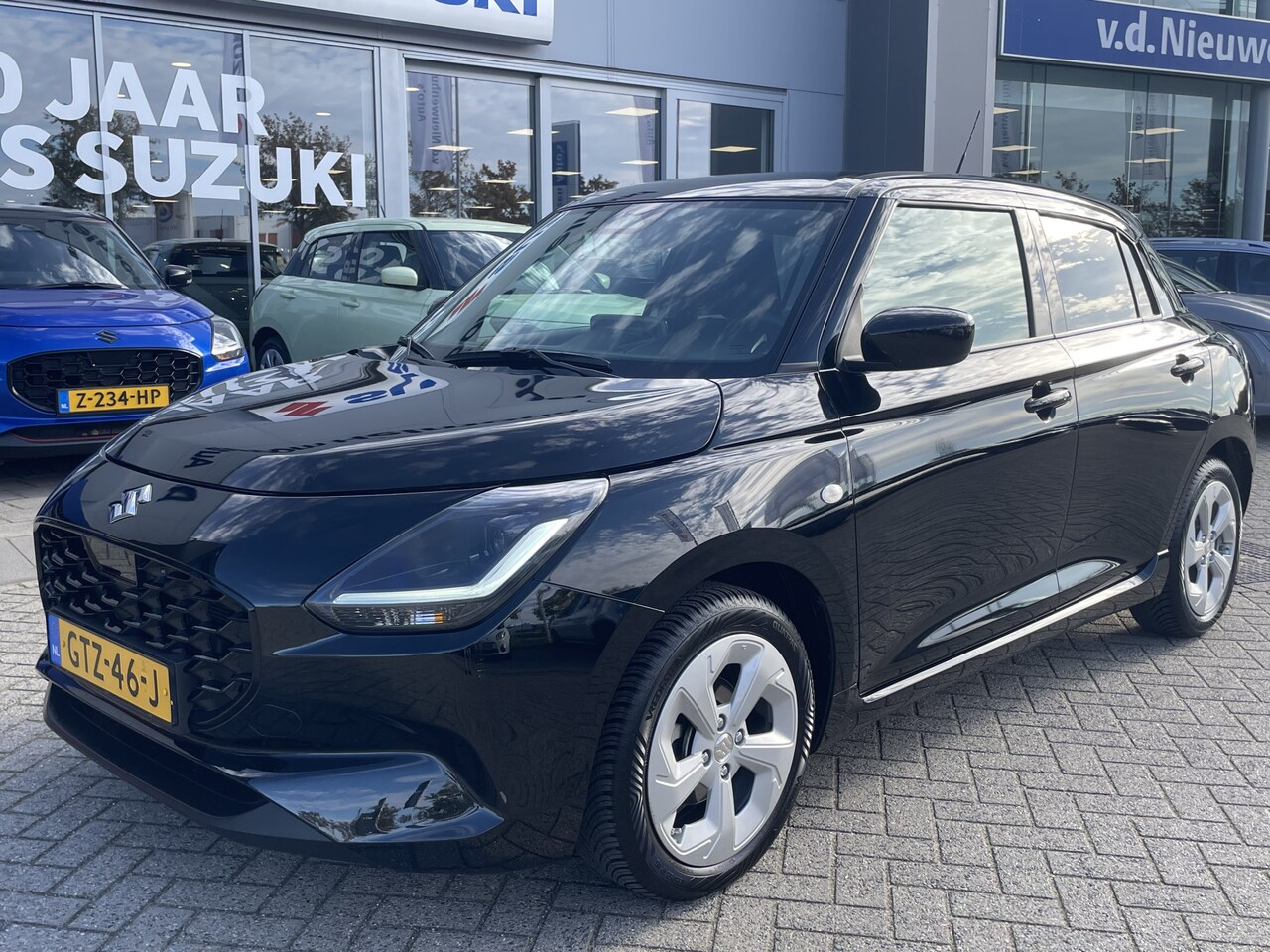 Suzuki Swift - 1.2 Select Smart Hybrid | Adaptive cruise | Achteruitrijcamera | Navigatie | info: M. Safa - AutoWereld.nl