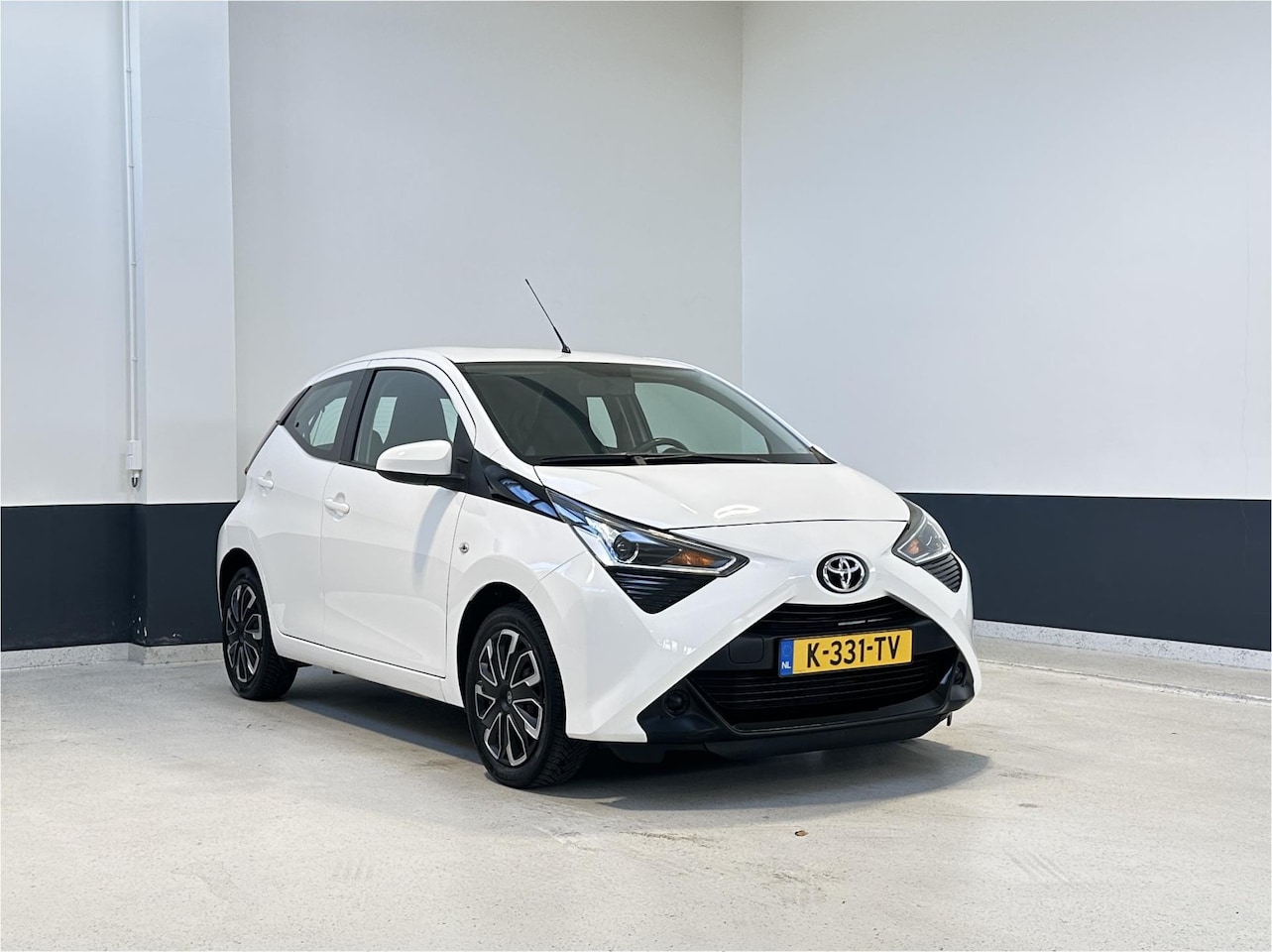 Toyota Aygo - 1.0 VVT-i x-play | Apple Carplay| Navigatie | Camera| - AutoWereld.nl