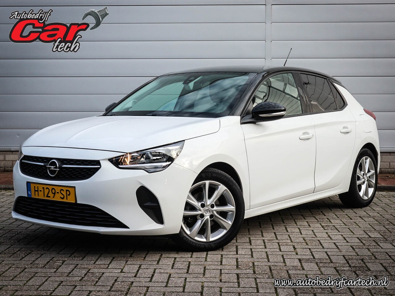 Opel Corsa - 1.2 Black Edition | Clima | Cruise | Navi | Pdc | Camera | Black edition | Stoelverwarming - AutoWereld.nl