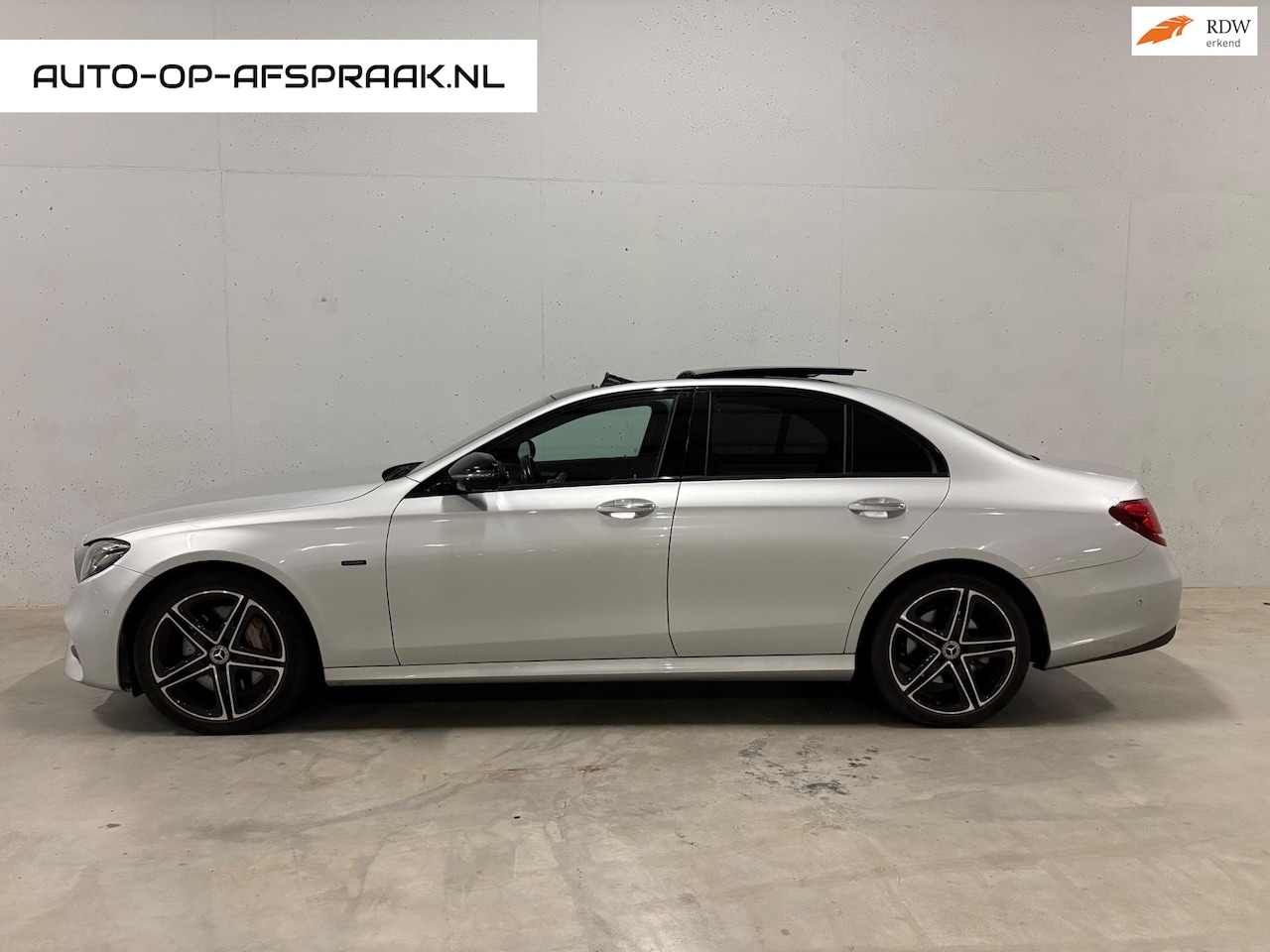 Mercedes-Benz E-klasse - 300 e AMG Pano Burmester Head-up Memory 360 - AutoWereld.nl