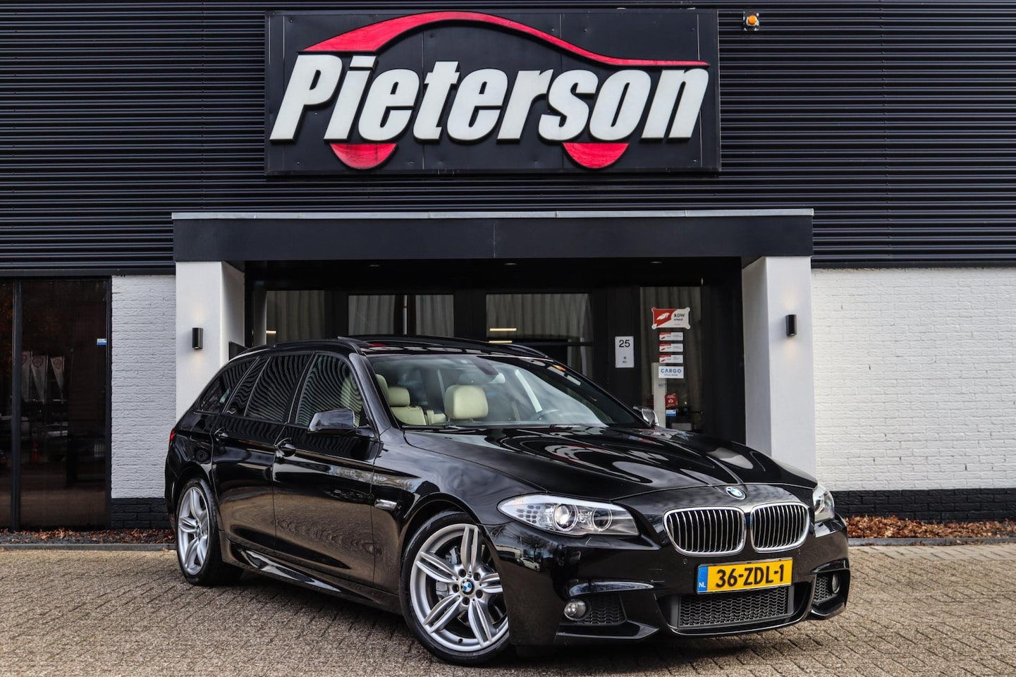 BMW 5-serie Touring - 535i M-Pakket NAP PANO CAMERA LEDER - AutoWereld.nl