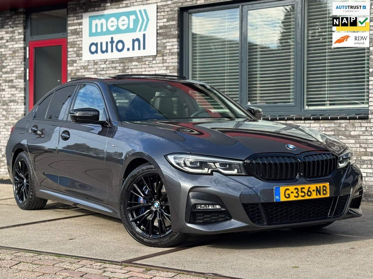 BMW 3-serie - 320i High Executive M-SPORT VOL! SCHUIFDAK l H/K l HUD l 360 l CARPLAY l DAB l M-PERF REMM - AutoWereld.nl